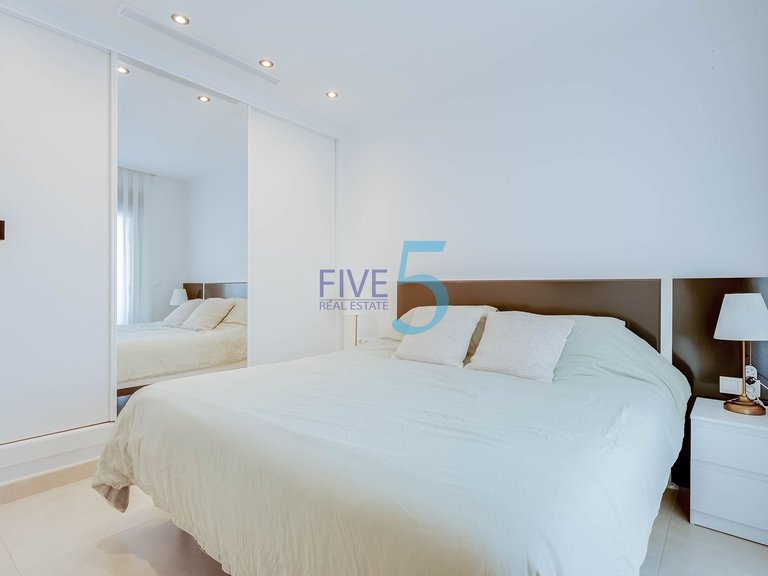 Villa for Sale in Alicante, Valencia 10