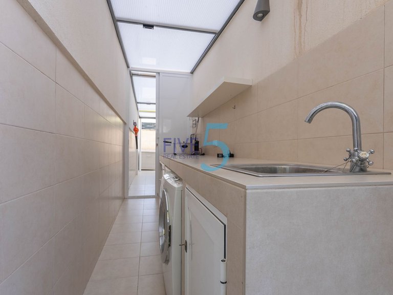 Villa for Sale in Alicante, Valencia 8