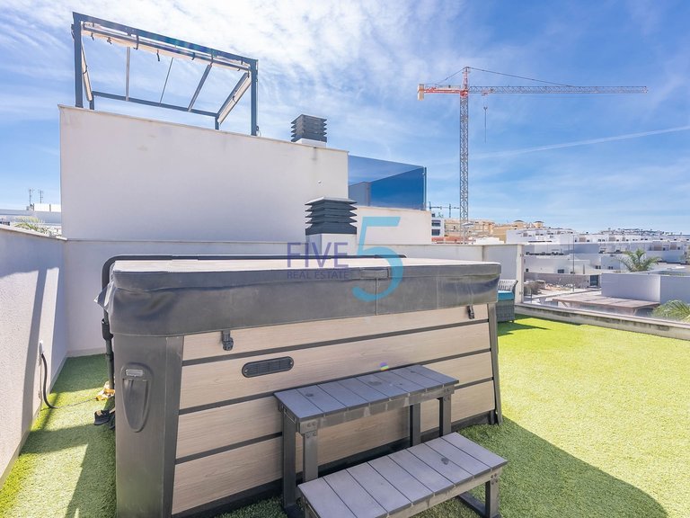 Villa for Sale in Alicante, Valencia 24