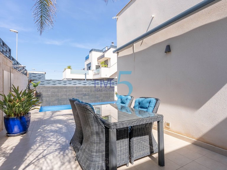 Villa for Sale in Alicante, Valencia 32