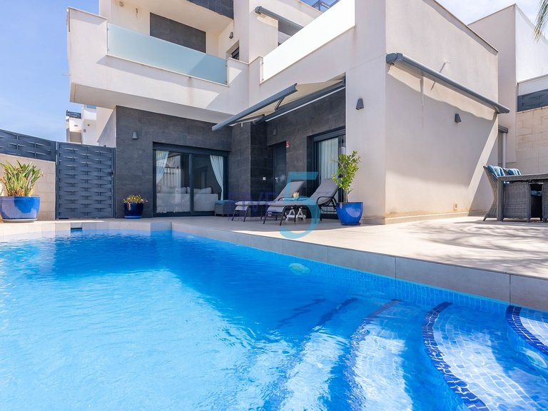 Villa for Sale in Alicante, Valencia 1