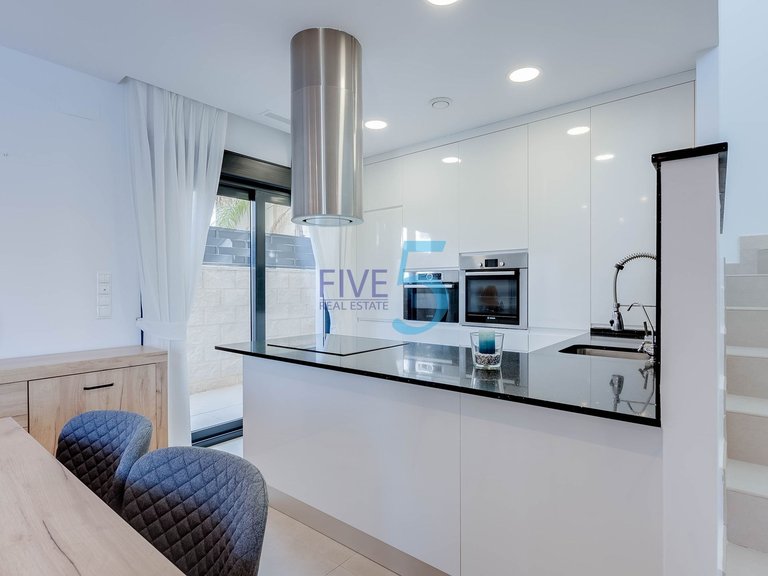 Villa for Sale in Alicante, Valencia 5