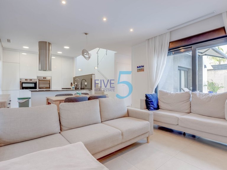 Villa for Sale in Alicante, Valencia 3