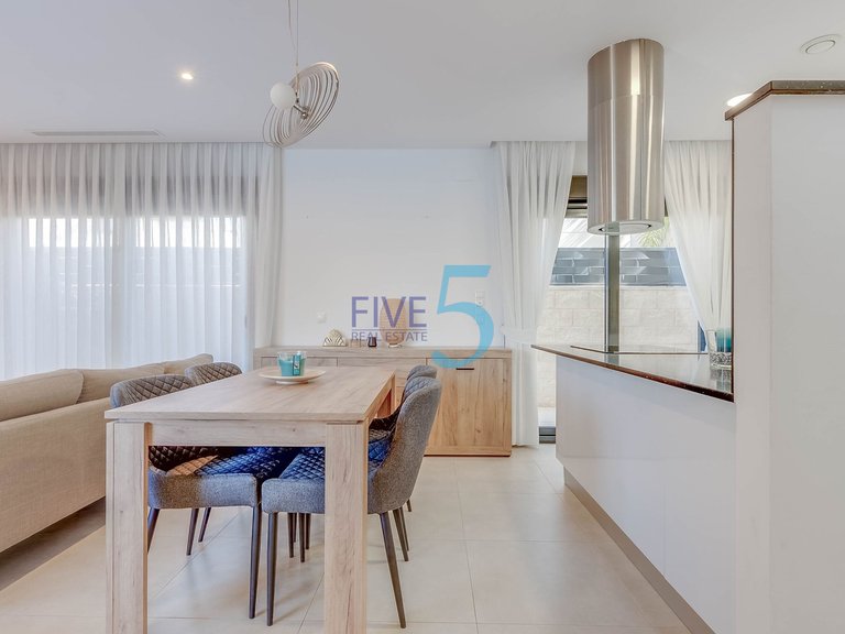 Villa for Sale in Alicante, Valencia 4