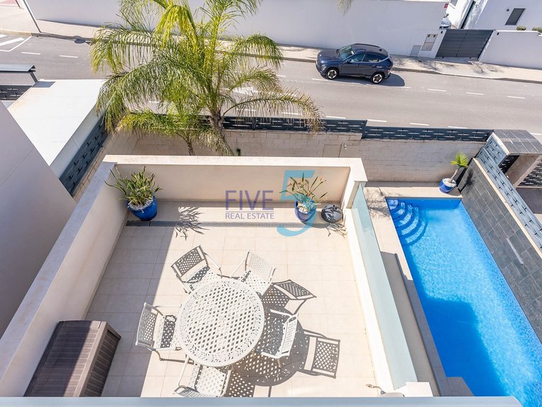 Villa for Sale in Alicante, Valencia 28