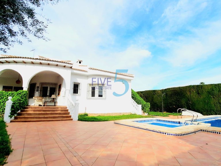 Villa for Sale in Alicante, Valencia 5