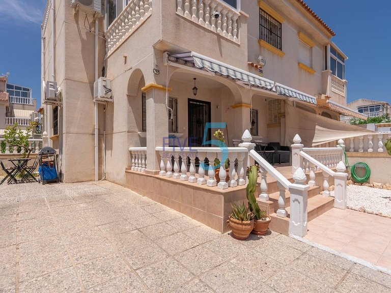 Villa for Sale in Alicante, Valencia 3