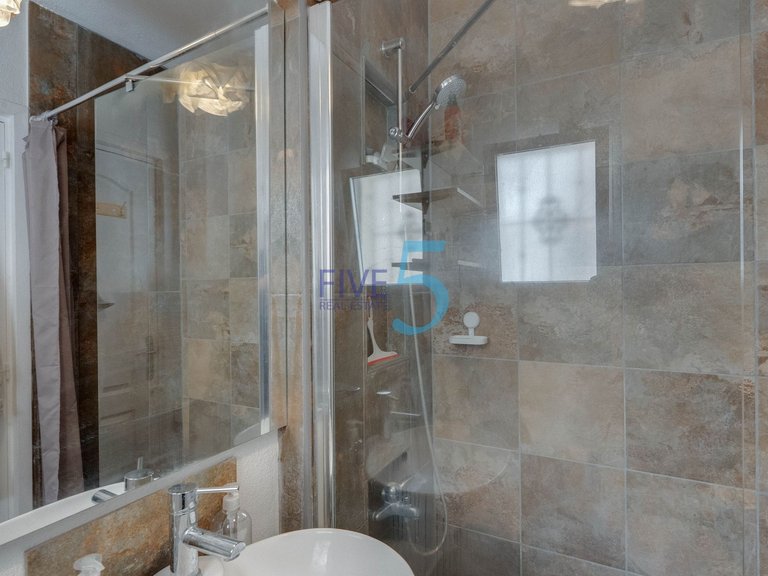 Villa for Sale in Alicante, Valencia 18