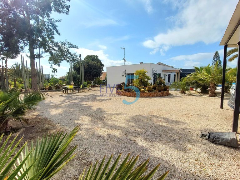 Villa for Sale in Alicante, Valencia 25