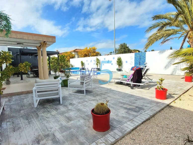 Villa for Sale in Alicante, Valencia 4