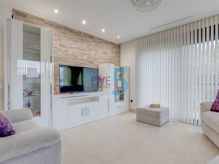 Villa for Sale in Alicante, Valencia 7