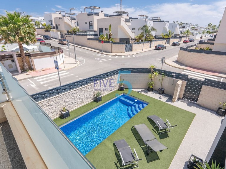 Villa for Sale in Alicante, Valencia 28