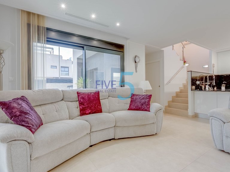 Villa for Sale in Alicante, Valencia 6