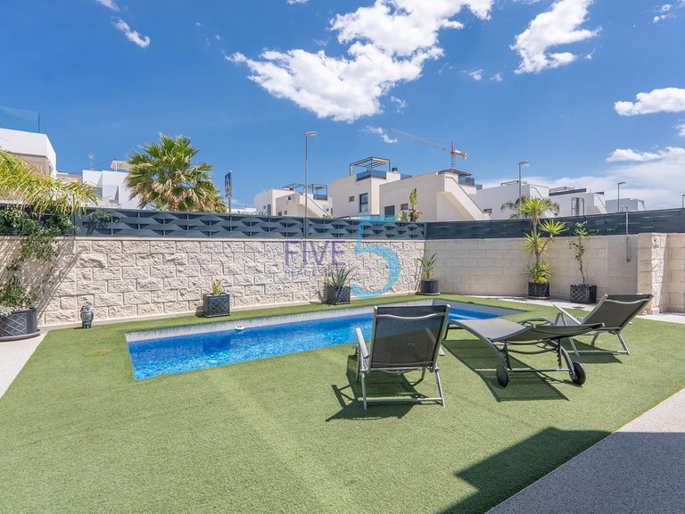 Villa for Sale in Alicante, Valencia 3