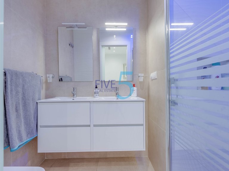 Villa for Sale in Alicante, Valencia 18