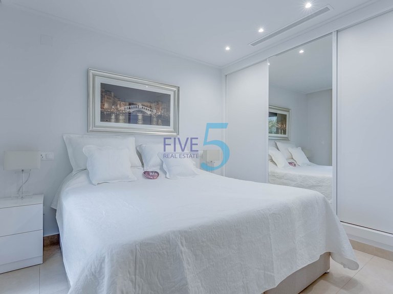 Villa for Sale in Alicante, Valencia 16