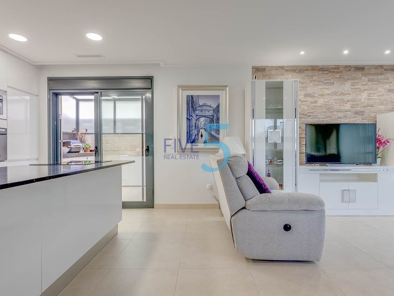 Villa for Sale in Alicante, Valencia 8