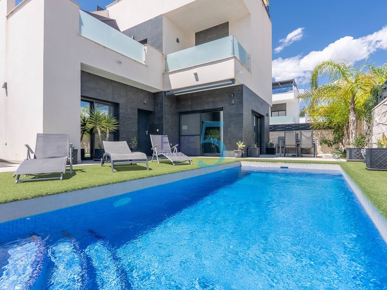 Villa for Sale in Alicante, Valencia 1