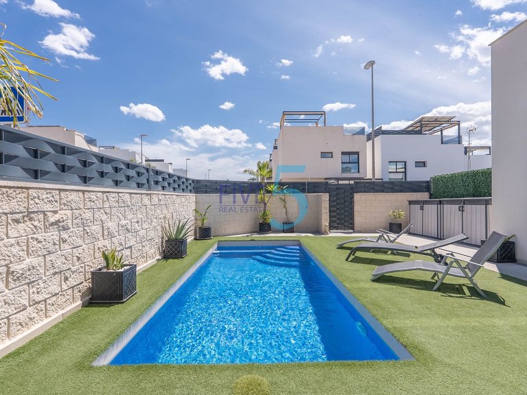 Villa for Sale in Alicante, Valencia 37