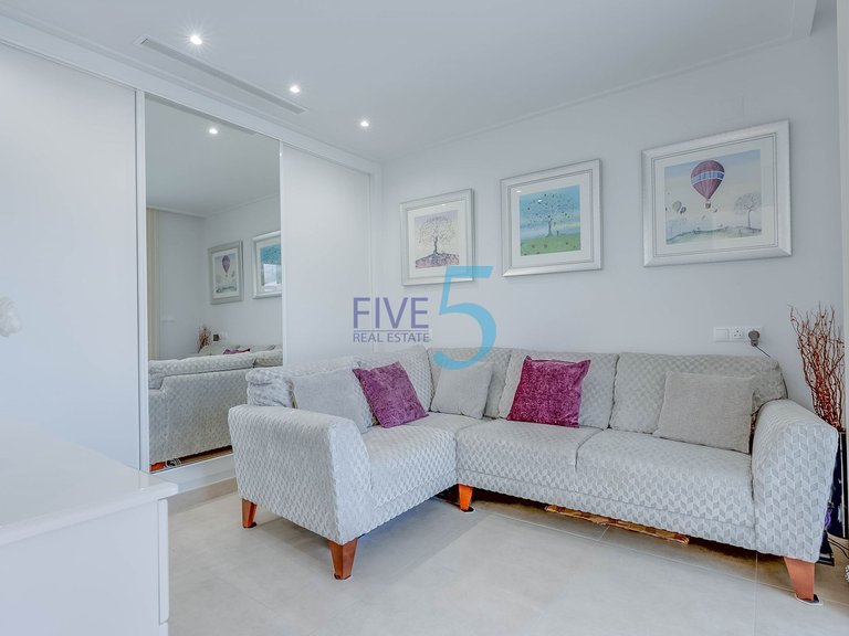 Villa for Sale in Alicante, Valencia 24