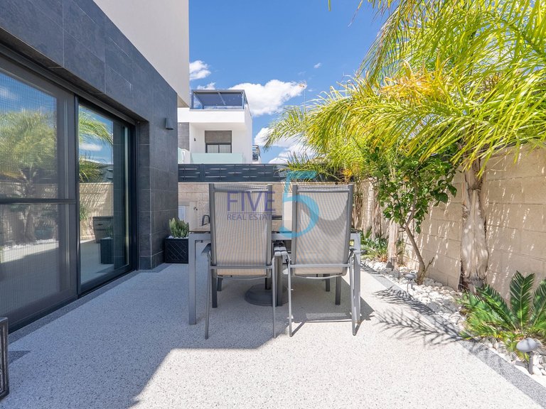 Villa for Sale in Alicante, Valencia 34