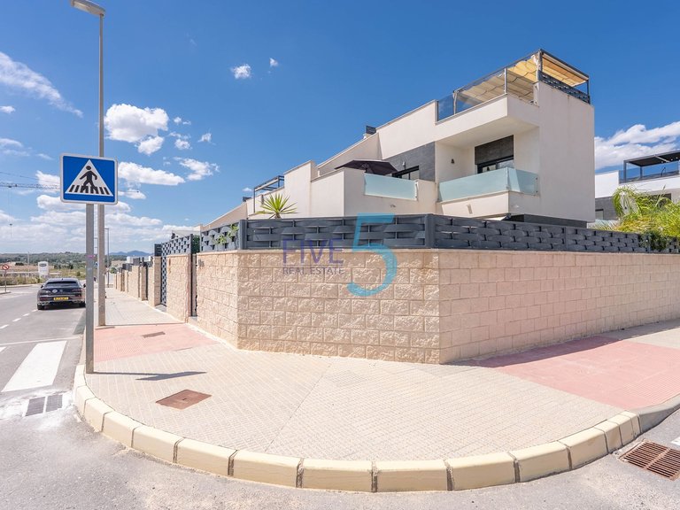 Villa for Sale in Alicante, Valencia 2