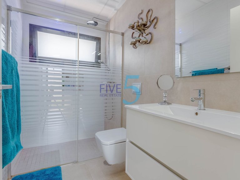 Villa for Sale in Alicante, Valencia 23
