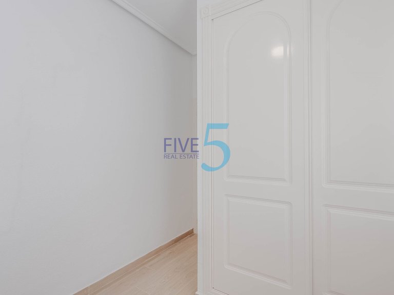 Villa for Sale in Alicante, Valencia 18