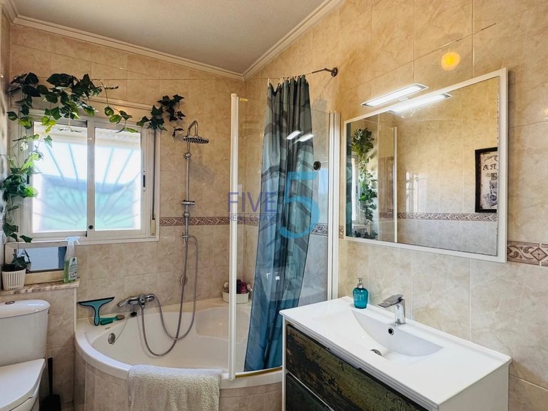 Villa for Sale in Alicante, Valencia 16