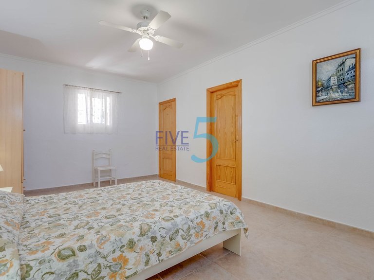Villa for Sale in Alicante, Valencia 24