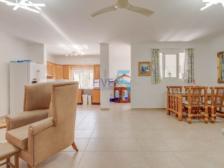 Villa for Sale in Alicante, Valencia 16