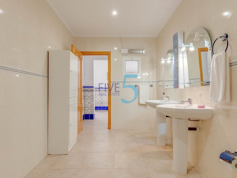 Villa for Sale in Alicante, Valencia 20