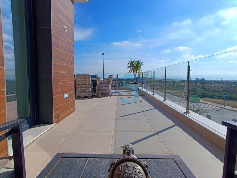 Villa for Sale in Alicante, Valencia 35
