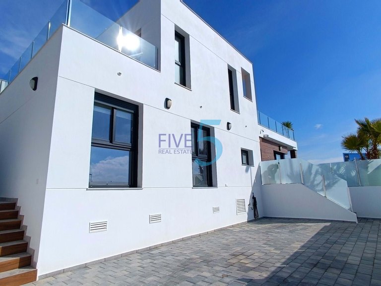 Villa for Sale in Alicante, Valencia 2