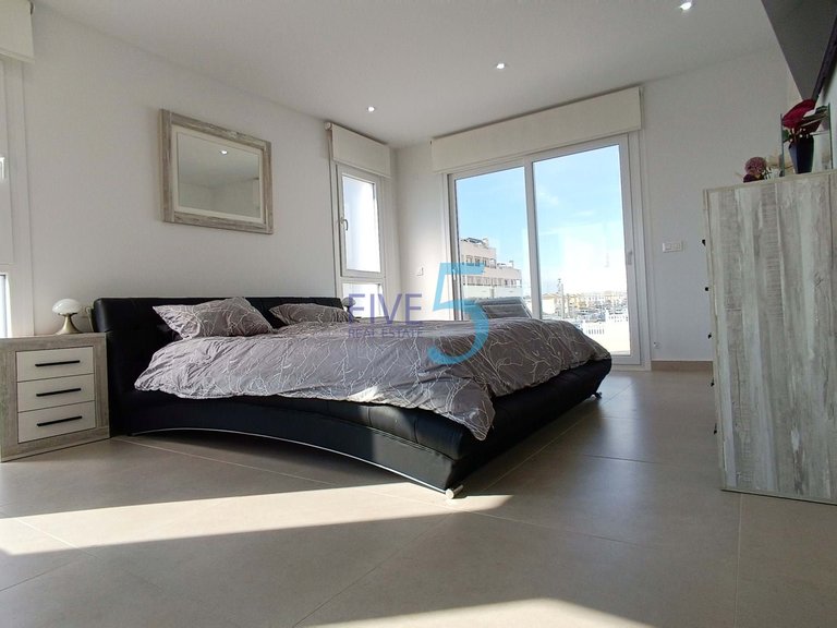 Villa for Sale in Alicante, Valencia 31