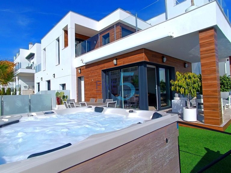 Villa for Sale in Alicante, Valencia 7