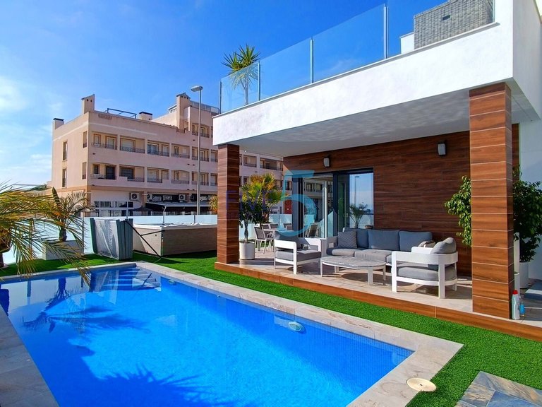 Villa for Sale in Alicante, Valencia 5