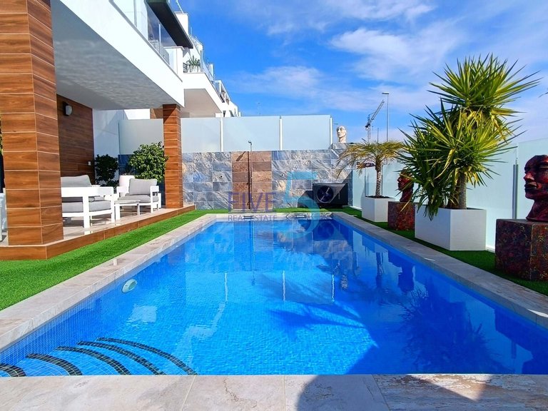 Villa for Sale in Alicante, Valencia 6