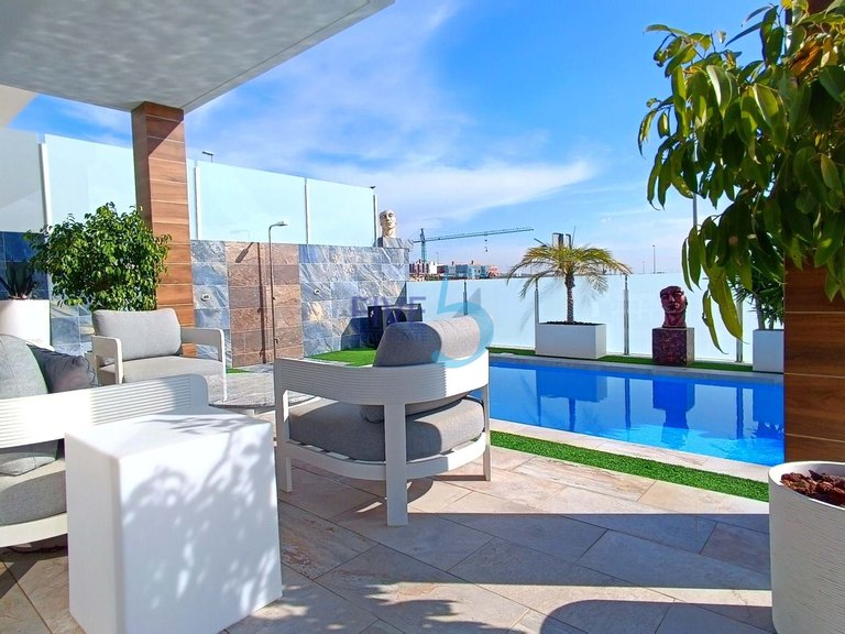 Villa for Sale in Alicante, Valencia 11