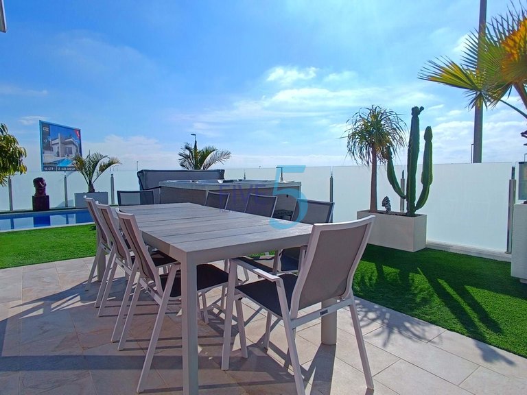 Villa for Sale in Alicante, Valencia 9