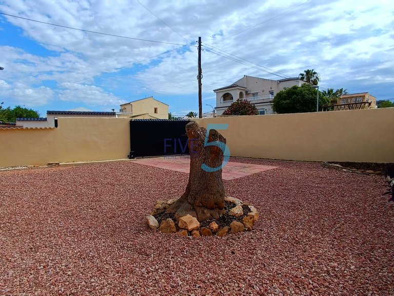 Villa for Sale in Alicante, Valencia 12