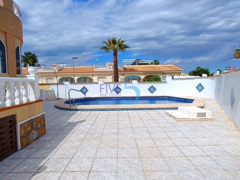 Villa for Sale in Alicante, Valencia 6