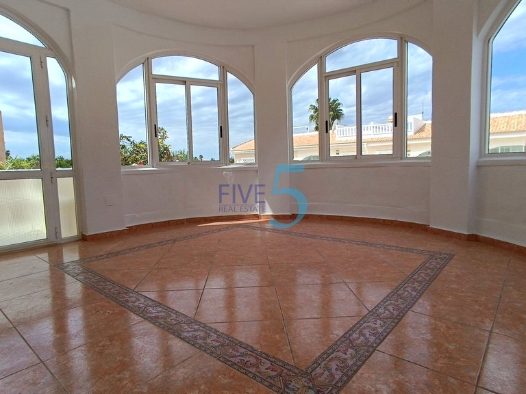 Villa for Sale in Alicante, Valencia 3