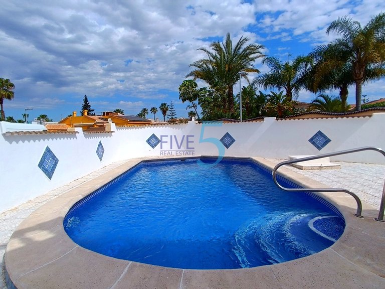 Villa for Sale in Alicante, Valencia 8