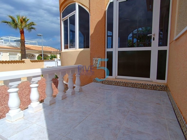 Villa for Sale in Alicante, Valencia 11