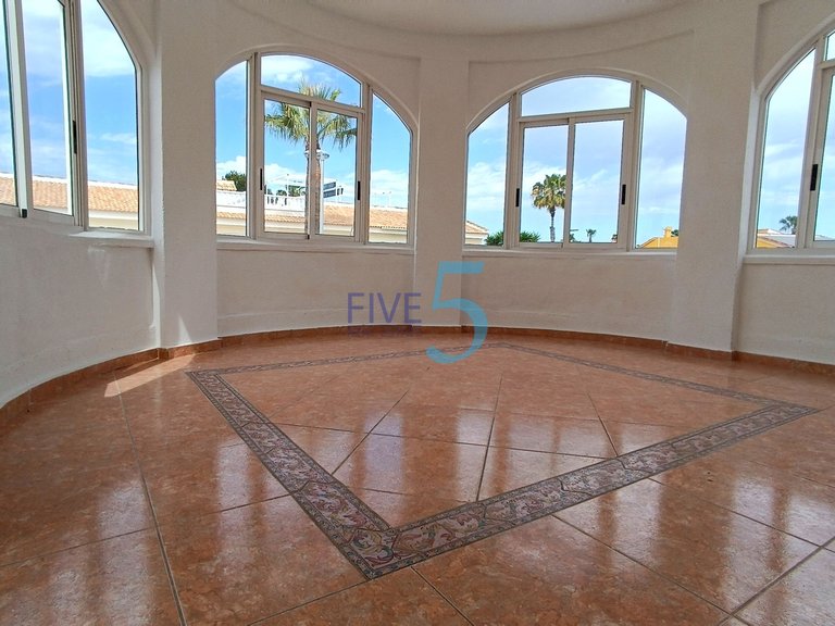 Villa for Sale in Alicante, Valencia 18