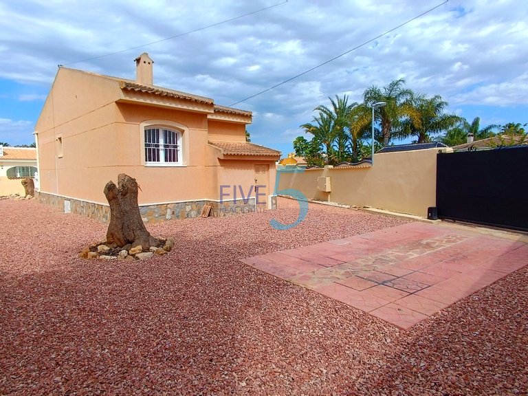 Villa for Sale in Alicante, Valencia 13