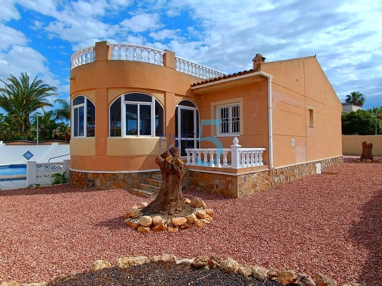 Villa for Sale in Alicante, Valencia 2