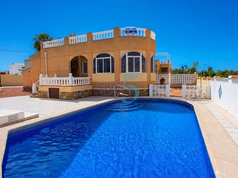 Villa for Sale in Alicante, Valencia 5