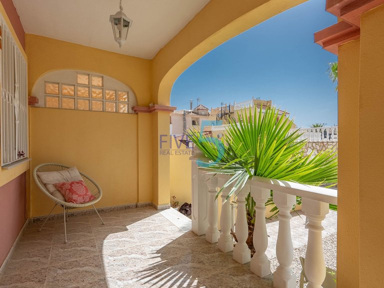 Villa for Sale in Alicante, Valencia 5